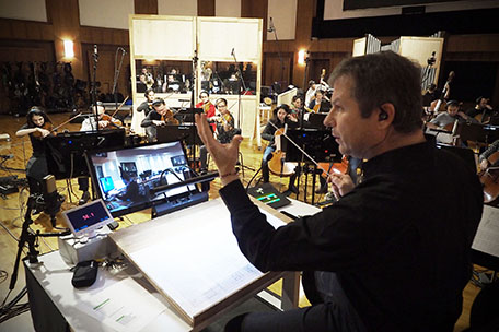 Dirigent Johannes Vogel in Aktion für Pacific Rim 2: Uprising.